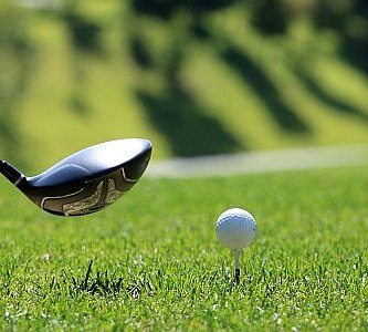 Půjčení holí a tréninkových míčů na golf