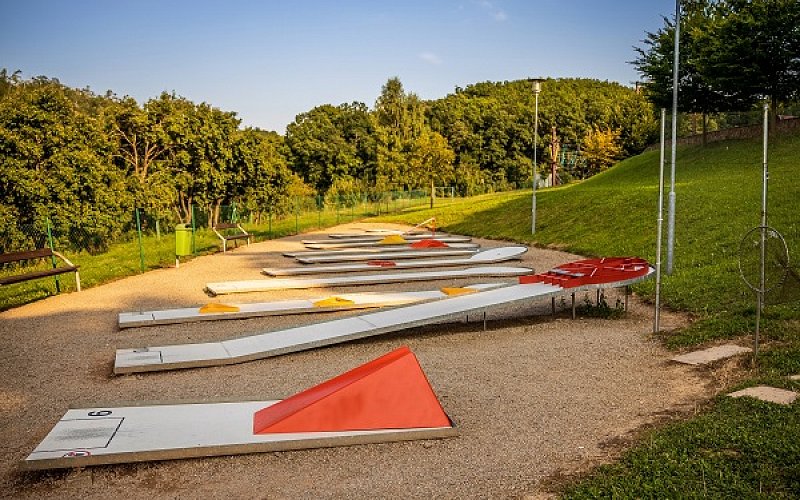 Minigolf Neslovice
