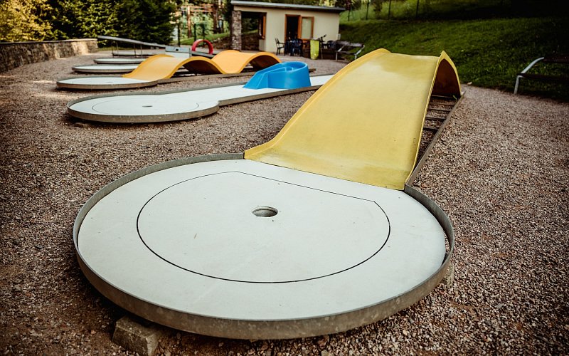 Minigolf Neslovice